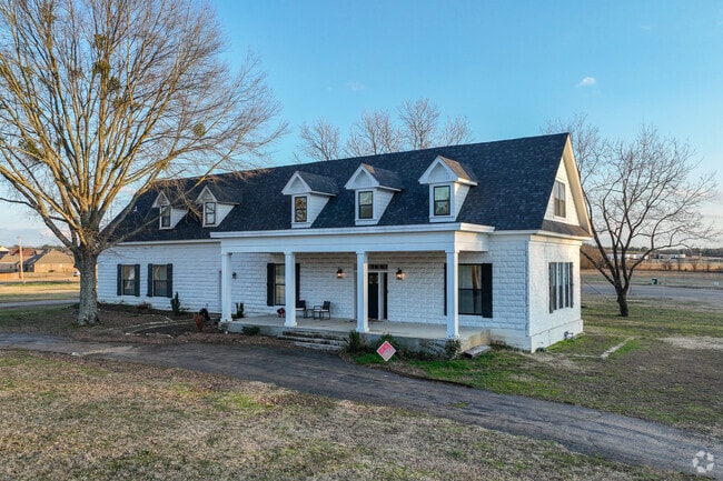 Imagine coming home to this stunning home located in Texarkana.