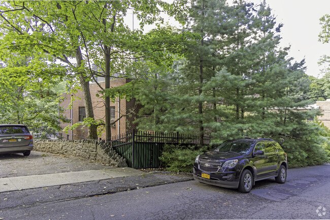 Yeshiva Ohavei Torah Of Riverdale, serves grade(s) 9-12.