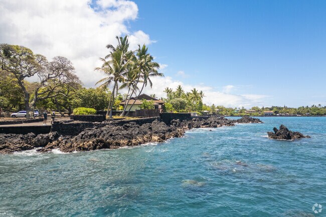 Kealakekua's proximity to the ocean ensures that fresh seafood is always on the menu.