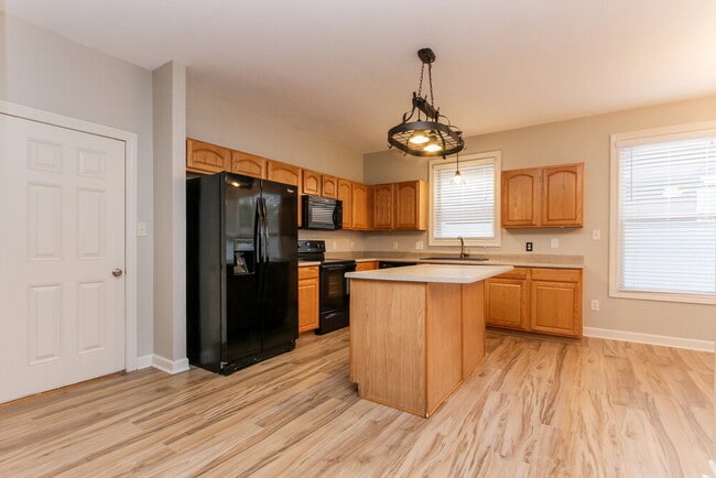 9718 Rhodes Ln, Avon, IN 46123 - photo 3