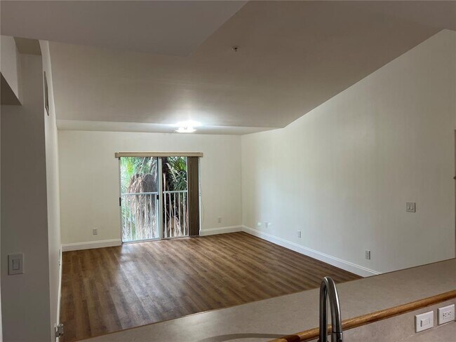 9905 Westwood Dr, Tamarac, FL 33321 - photo 4