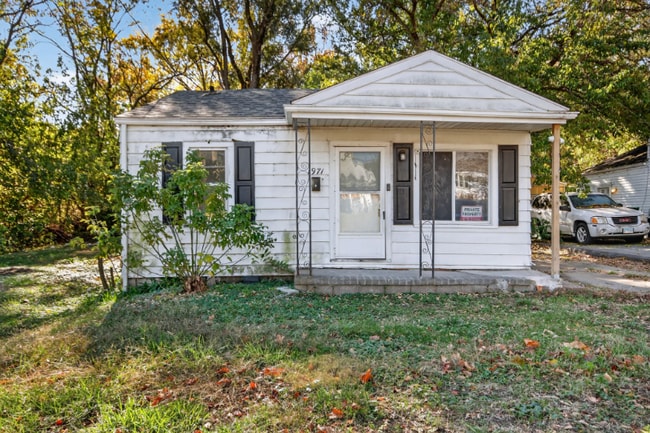 1971 E Cantrell St, Decatur, IL 62521 - photo 3