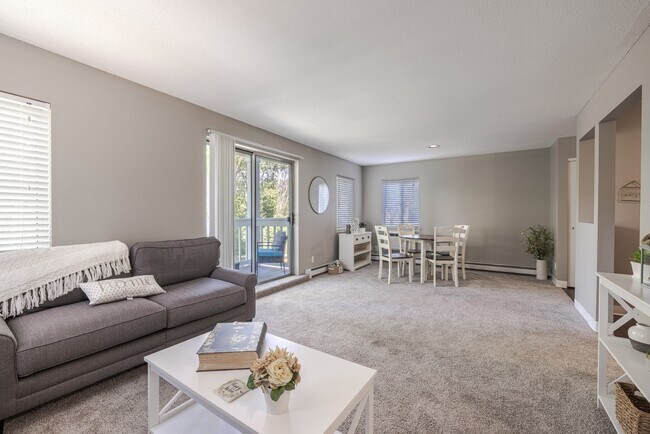 Royal Oaks Apartments, Eagan, MN 55122 - photo 2