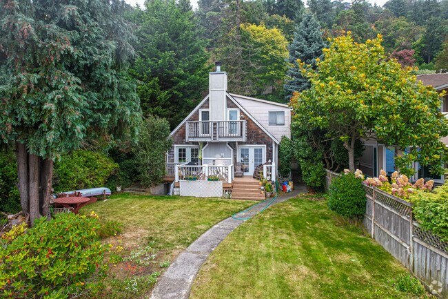 Homes in the Three Tree Point neighborhood are charming and close to the Puget Sound.