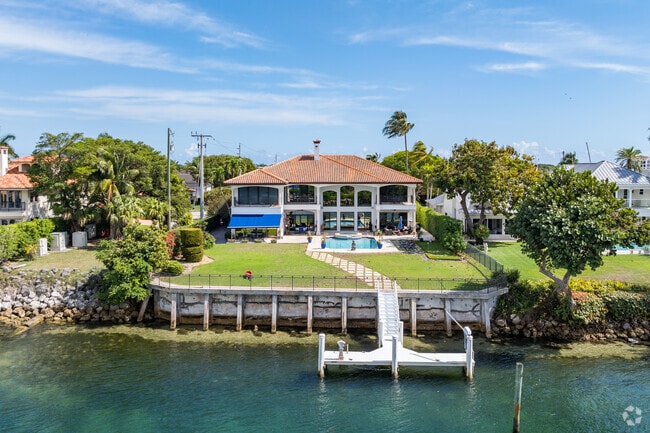 Many homes in Boca Raton Riviera offer private pools and boat docks.