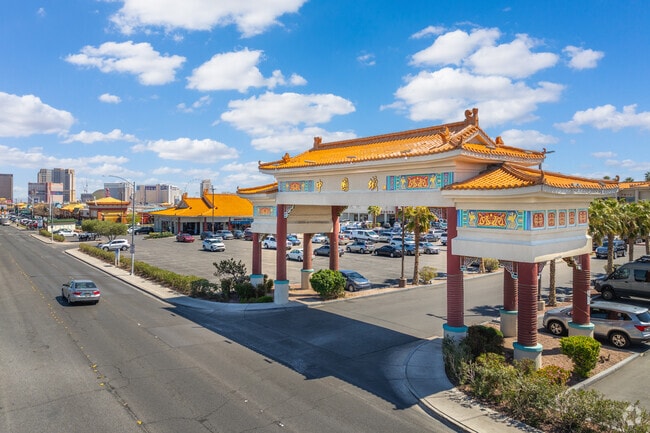 Spring Valley residents can easily access Chinatown, home to eateries, shops and marketplaces.