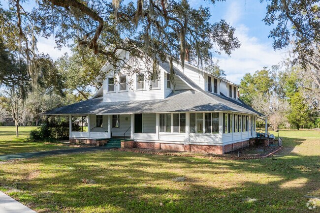 Historic homes can be found throughout Newberry.