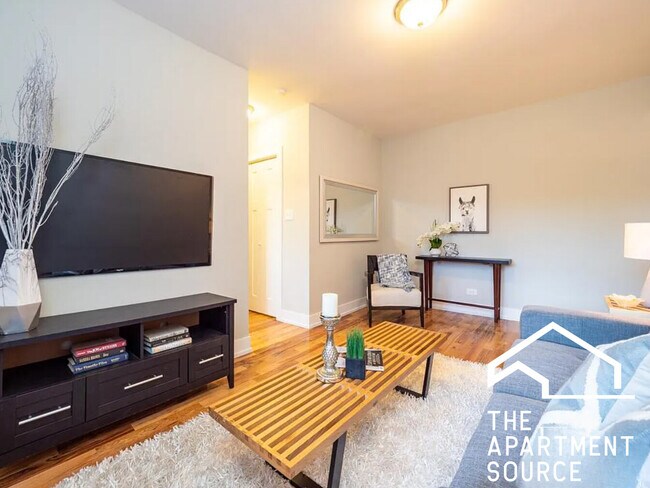 2907 N Mildred Ave unit 2, Chicago, IL 60657 - photo 2