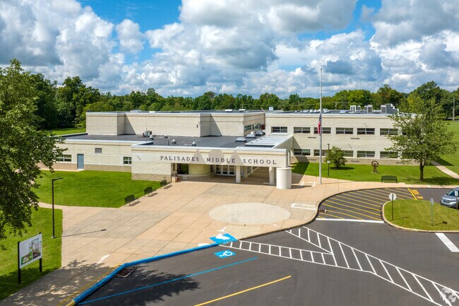 Palisades Middle School serves grades 6-8 in Milford-Quakertown.