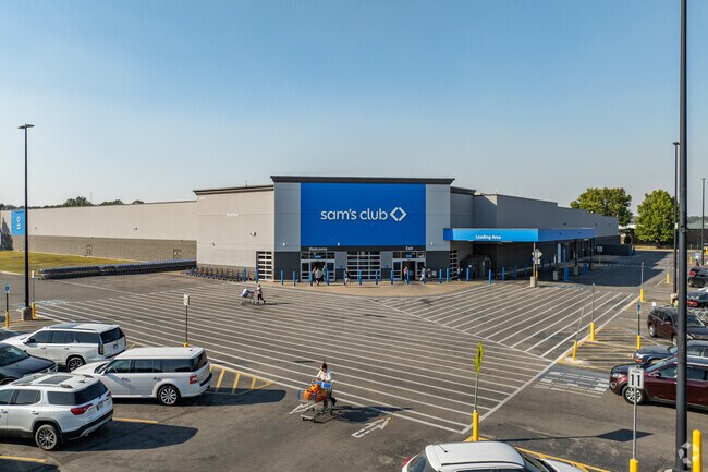 Wood Trace residents can do their grocery shopping in nearby Jonesboro.