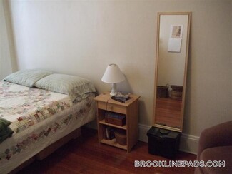 208 Winthrop Rd Unit 35, Brookline, MA 02445