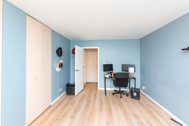 Lake Park Plaza unit 310, Chicago, IL 60613 - photo 7