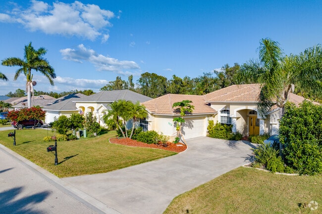 The single family homes in Venice Farms offer lush and manicured landscaping.