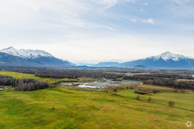 Open ranches and cheap acreage are the main draw to the secluded neighborhood of Farm Loop.