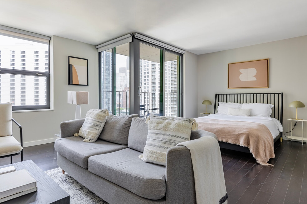 77 W Huron St unit FL8-ID1380, Chicago, IL 60654 - photo 1