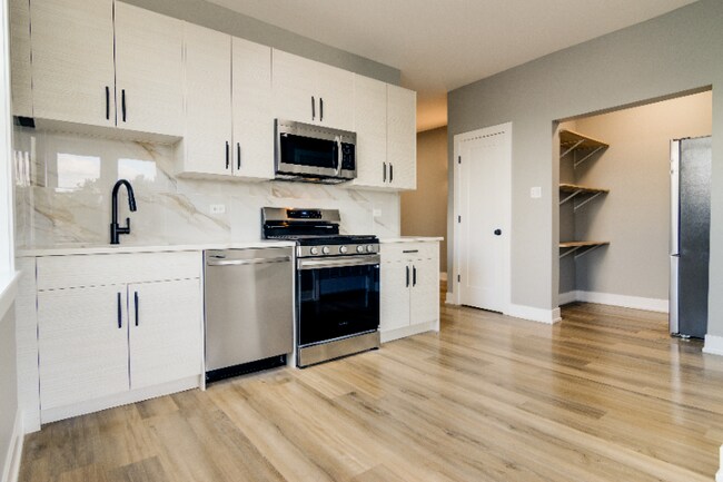 3422 W Dickens Ave, Chicago, IL 60647 - photo 4