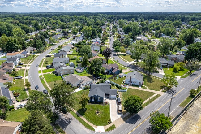 Stratford neighborhood is a quaint neighborhood.