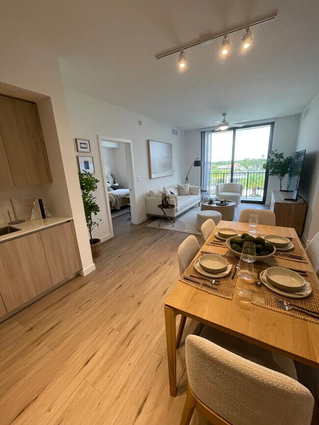 770 W 73rd Place Unit B2, Hialeah, FL 33014