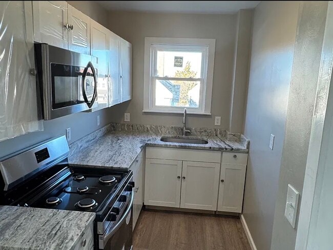 545 Rivet St unit 3, New Bedford, MA 02740 - photo 4