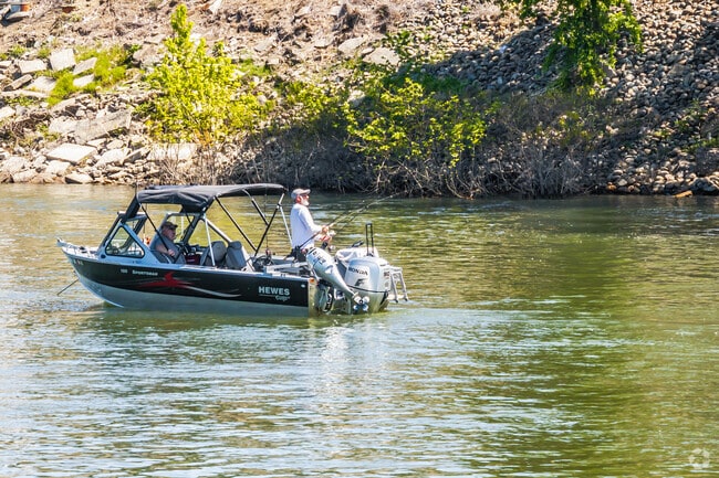 You can enjoy watching boating and fishing at River Walk Park.