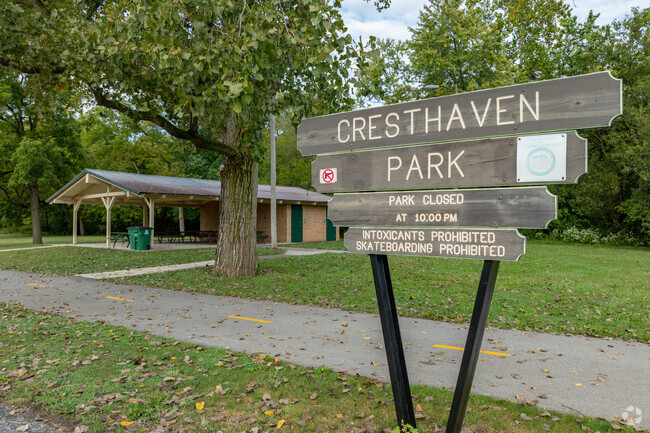 Cresthaven shares its name with the park that is in the neighborhood.
