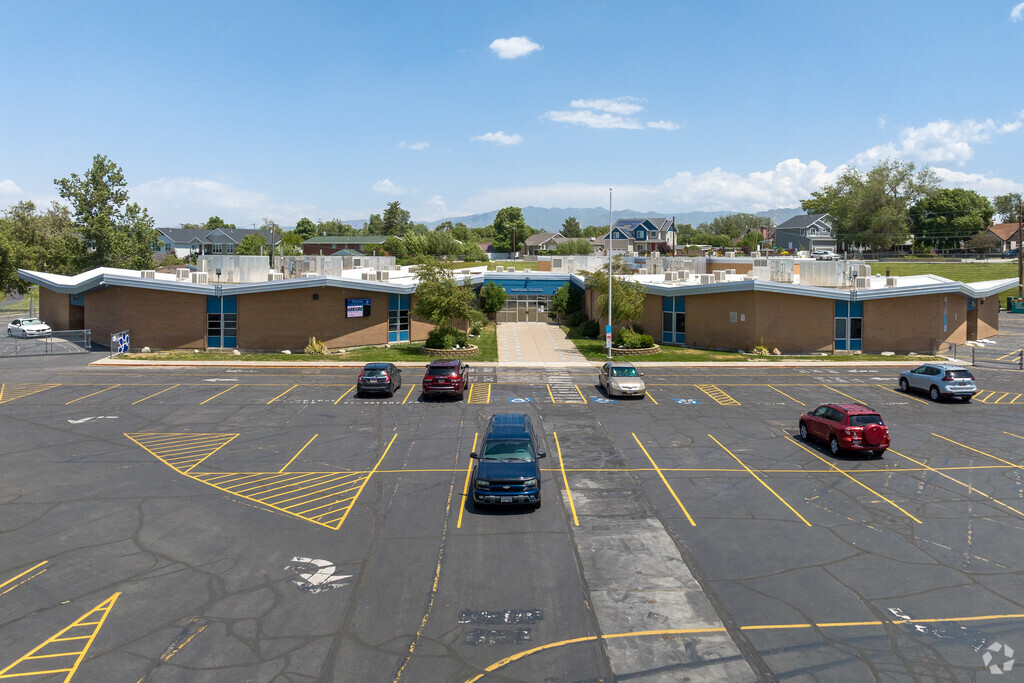 A parking lot in front of Parkside Elementary offers plenty of space for families.