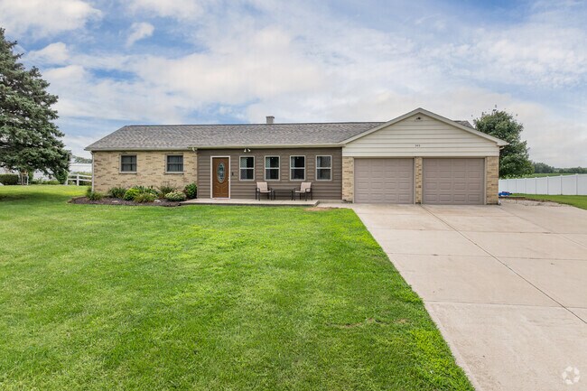 Ranch-style homes with private driveways are common in Sheridan.