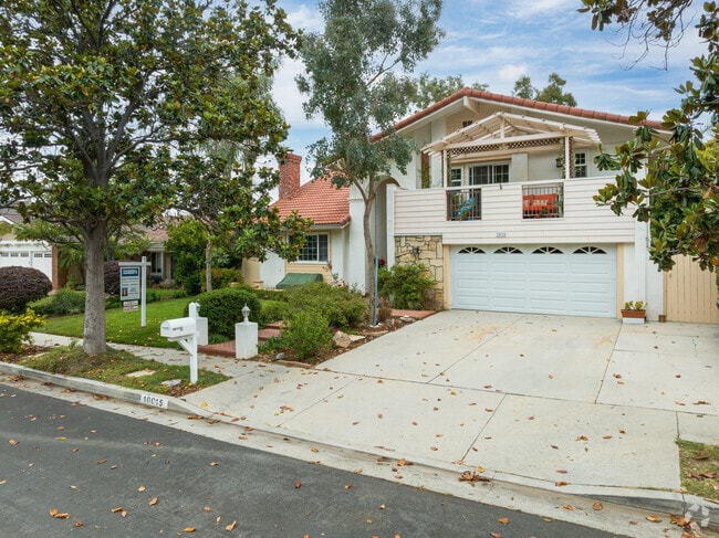 You will also find spacious modern two-story homes in Chatsworth.