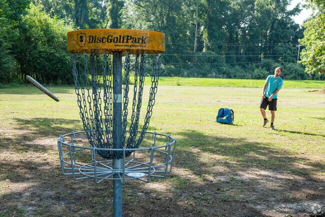 Farmville Municipal Disc Golf sits off North Main Street with 18 holes and turf tees.