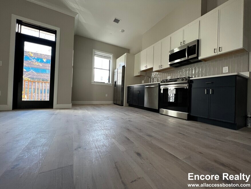 201 Everett St unit 4, Boston, MA 02128 - photo 1