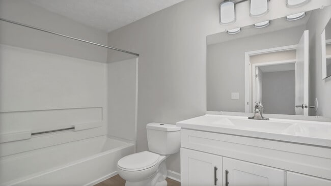 Crown Pointe, Columbus, OH 43204 - photo 3