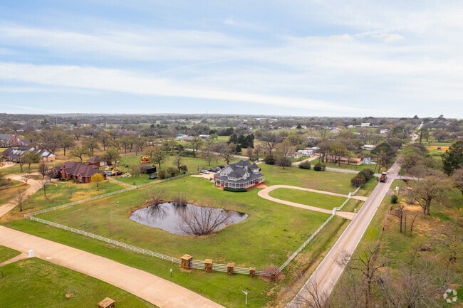 The Rendon neighborhood is full of beautiful scenery and landscapes in Fort Worth, TX.