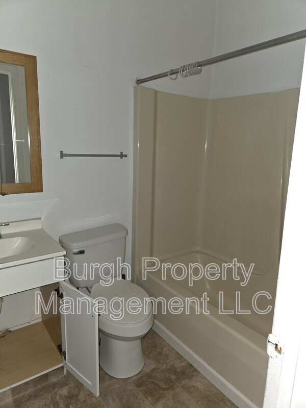 534 Fallowfield Ave unit 2, Charleroi, PA 15022 - photo 2