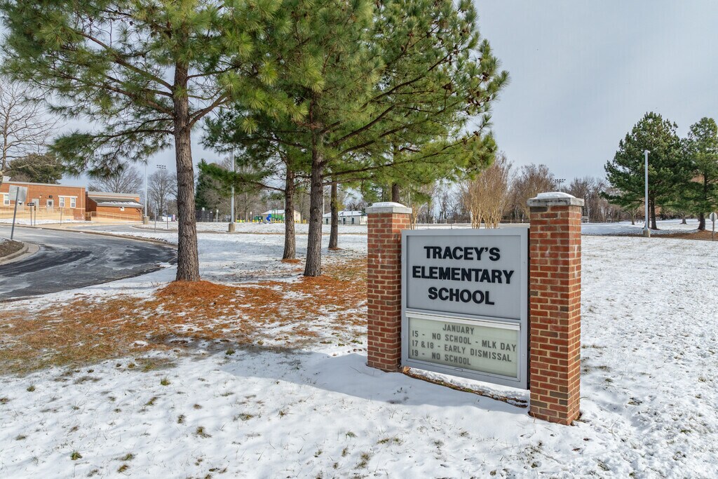 Welcome to Tracey's Elementary School in Southern Anne Arundel County.