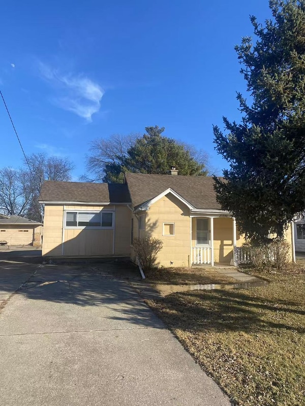 25540 Eureka Dr, Warren, MI 48091
