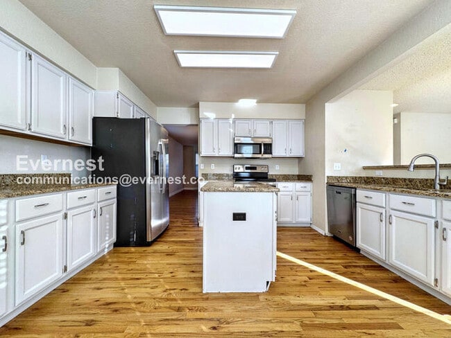 18618 E Grand Cir, Aurora, CO 80015 - photo 4