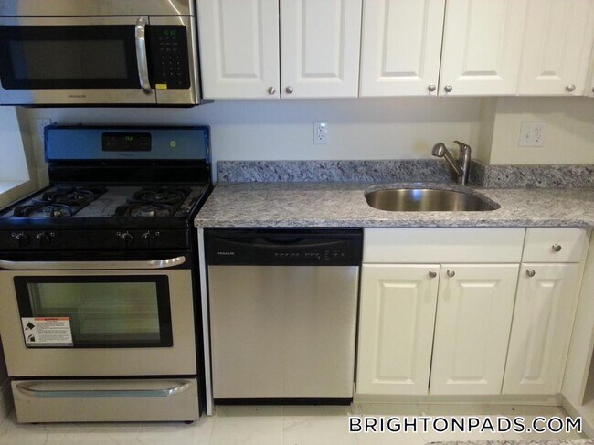 2001 Commonwealth Ave unit 5, Boston, MA 02135 - photo 4