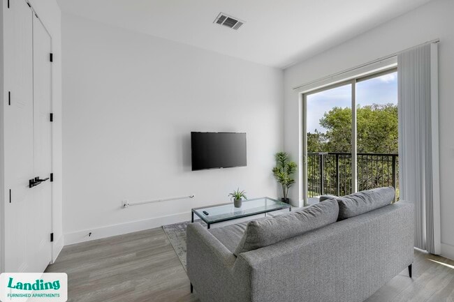 650 E Sycamore St unit 3217, Denton, TX 76201 - photo 4