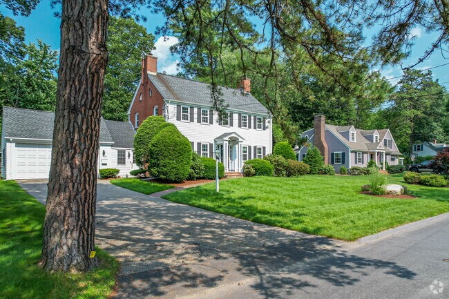 Homes in Follen Heights include traditional colonial homes with large driveway space.