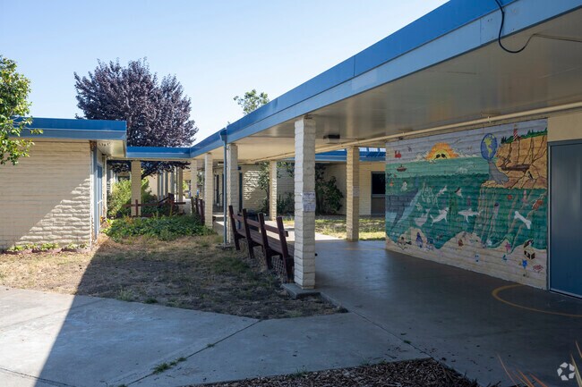 Mar Vista Elementary School is a very community oriented school.