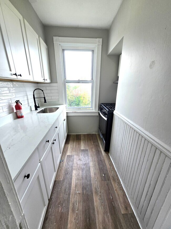 457 Admiral St unit 2nd/3rd flr (Unit 3), Providence, RI 02908 - photo 3