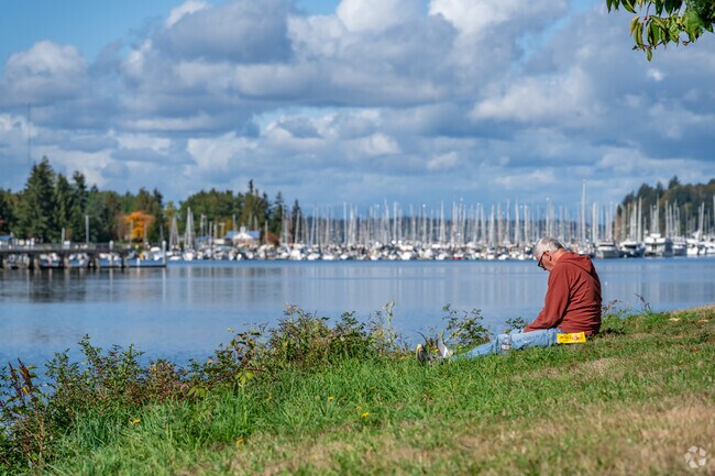 Take or short drive or bike ride from South Capitol and relax at the pocket parks by the bay.