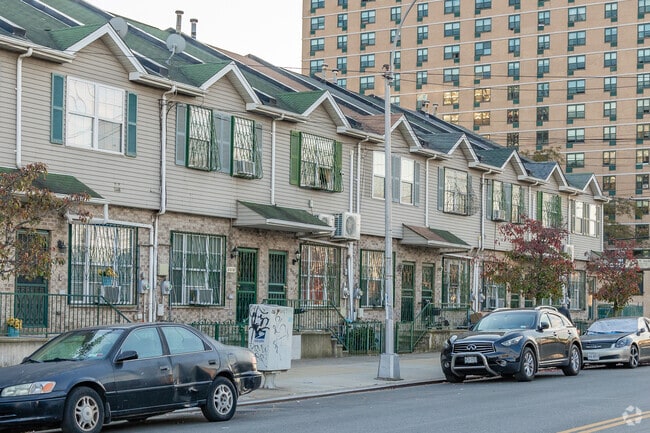 Multi-family homes can be found near Seagate.