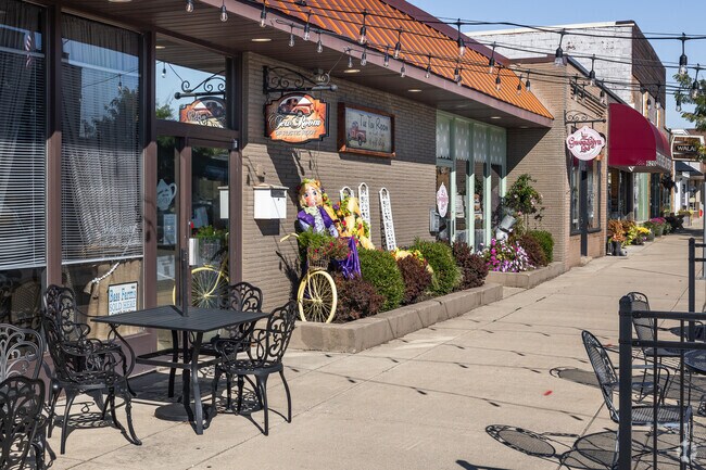 From fresh sandwiches to warm soups and flavorful teas, Rustic Root is a local favorite in Beech Grove.