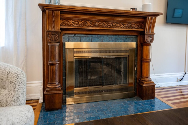 351 Thrall St unit ID1234536P, Cincinnati, OH 45220 - photo 2