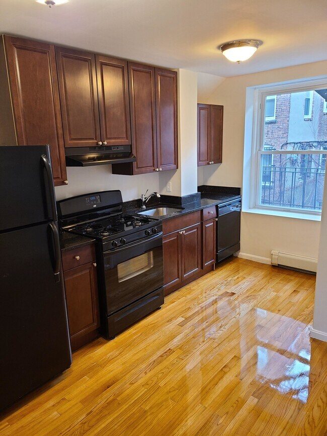 383 Hanover St Unit 3, Boston, MA 02113