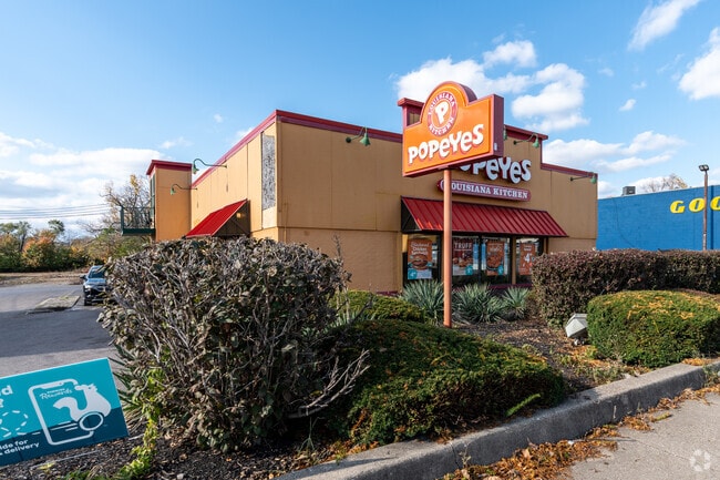 Carthage residents in Cincinnati, OH love having a Popeyes Chicken in restaurant in the area.