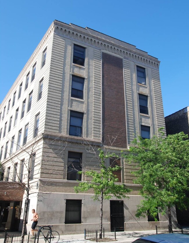 620 W Belmont Ave, Chicago, IL 60657