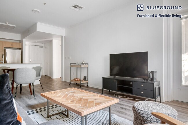 1724 S Highland Ave unit FL6-ID199, Los Angeles, CA 90019 - photo 3