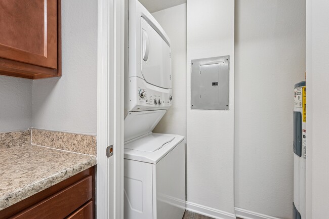 Glen Ridge Commons Apartments, Woodbridge, VA 22193 - photo 7